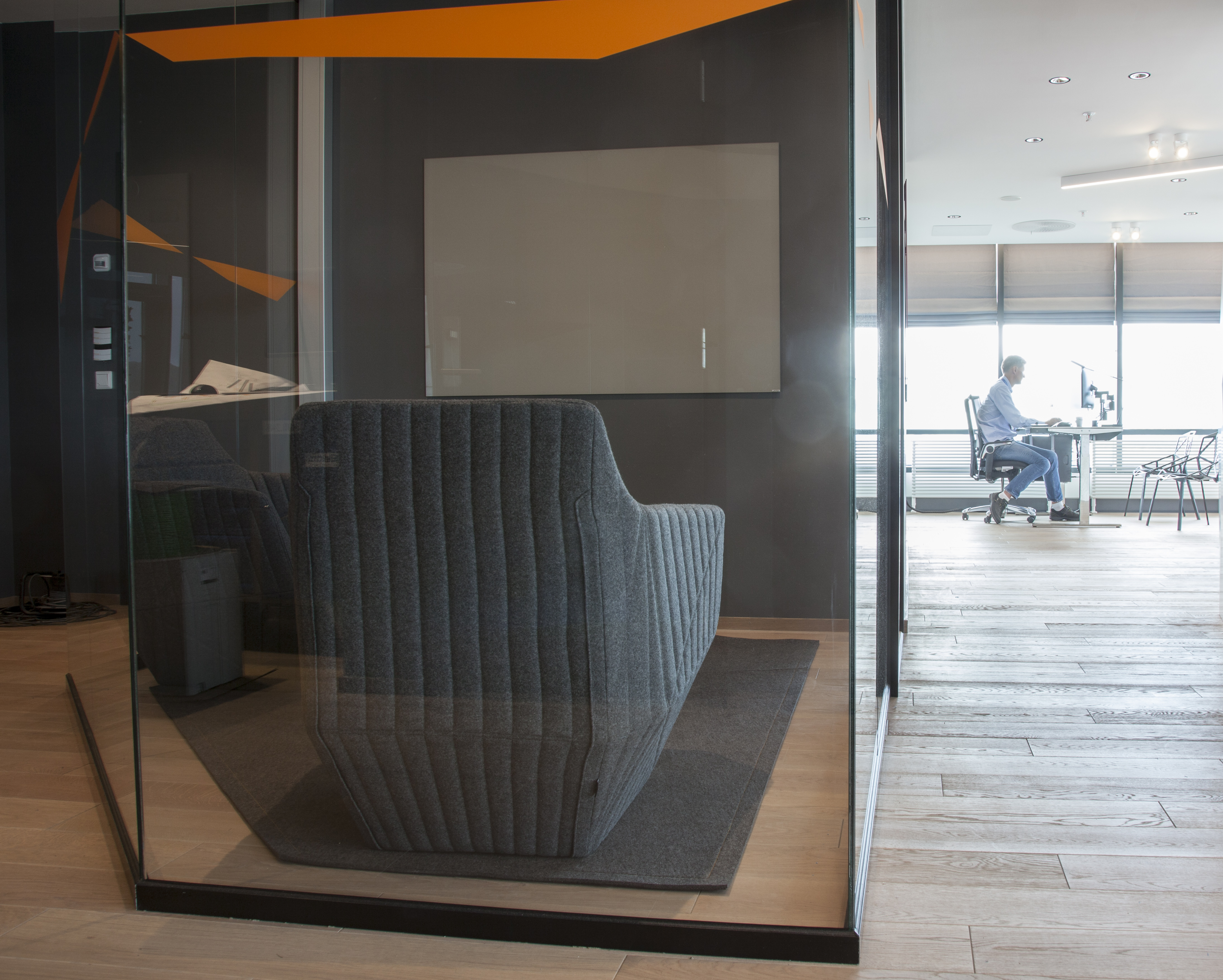 Power office_23, Fraster filttæppe på kontor